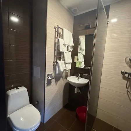 кришталевий палац Hotel