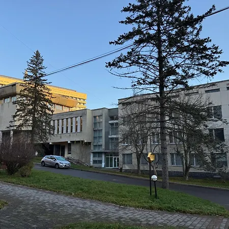 кришталевий палац Hotel 3*