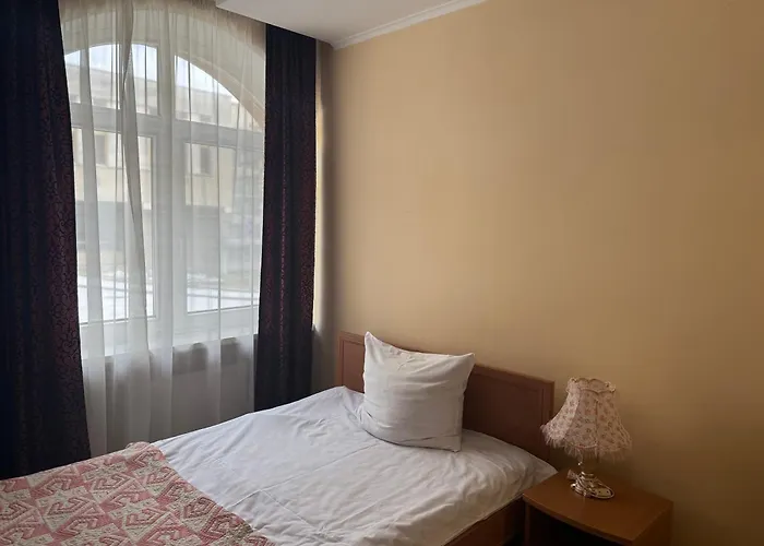 кришталевий палац 3*