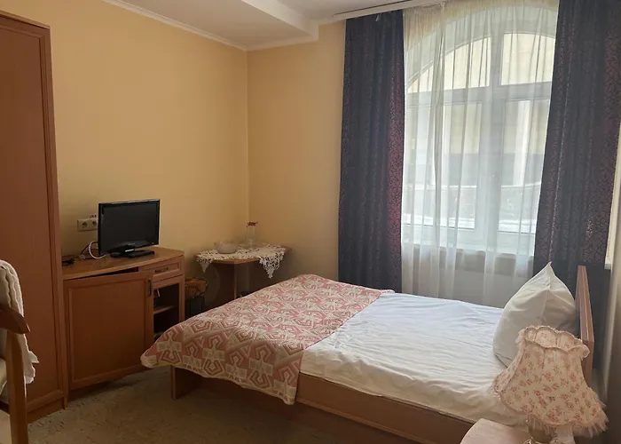 кришталевий палац Отель 3*