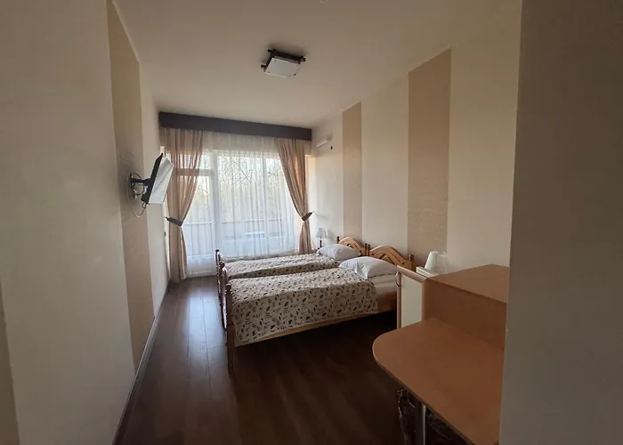 кришталевий палац 3*