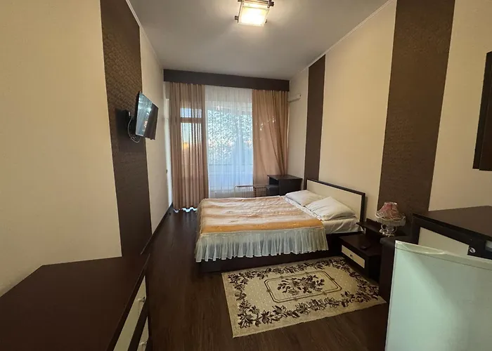 кришталевий палац Отель