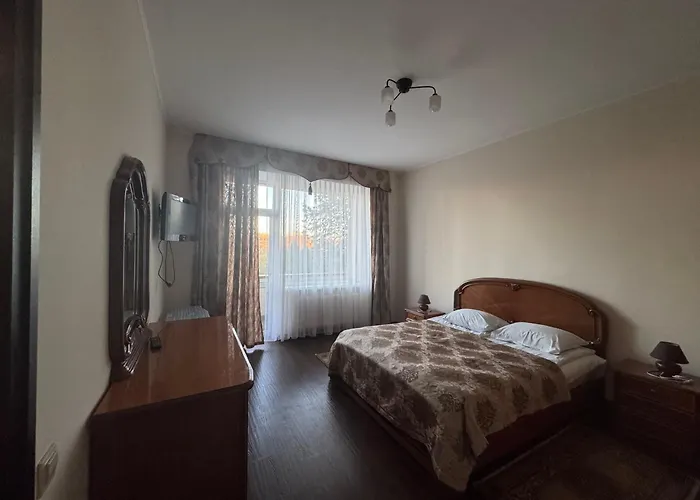 кришталевий палац Отель