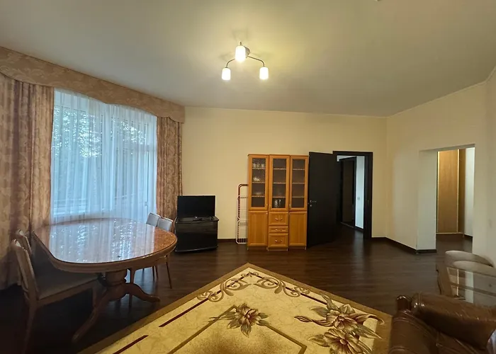 кришталевий палац Отель 3*