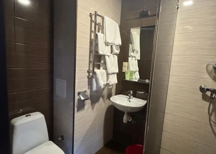 кришталевий палац Отель