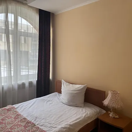 кришталевий палац 3*