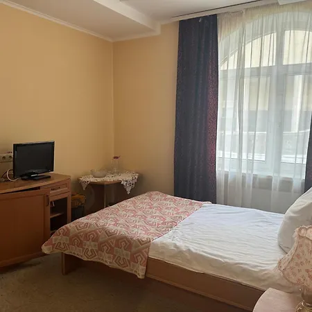 кришталевий палац Hotel 3*