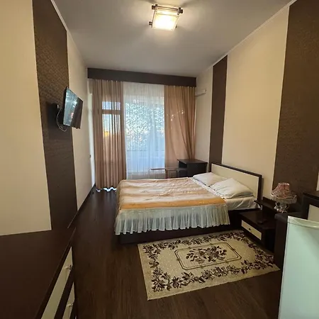 кришталевий палац Hotel