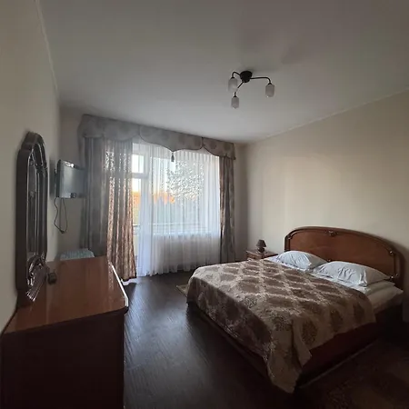 кришталевий палац Hotel