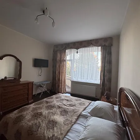 кришталевий палац Hotel 3*