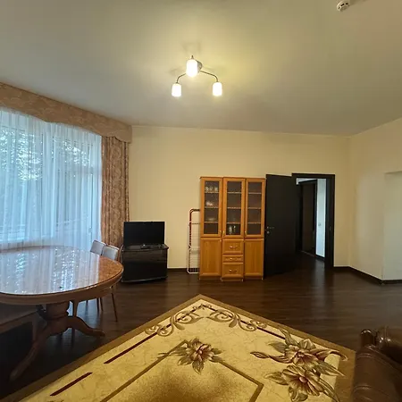 кришталевий палац Hotel 3*