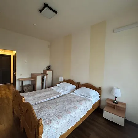 кришталевий палац Hotel 3*